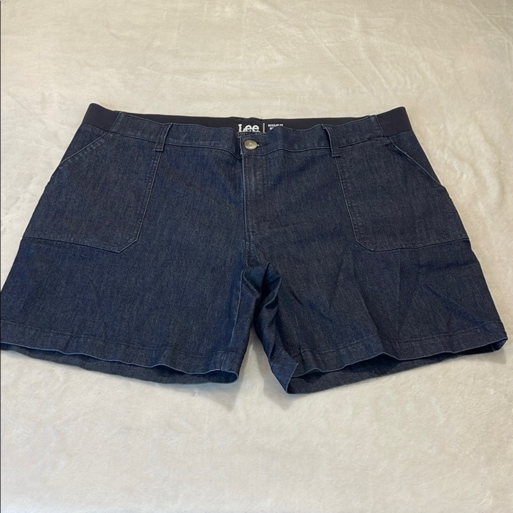 LEE REG FIT BERMUDA MIDRISE Women's Denim Shorts - SIZE 40 INCH WAIST